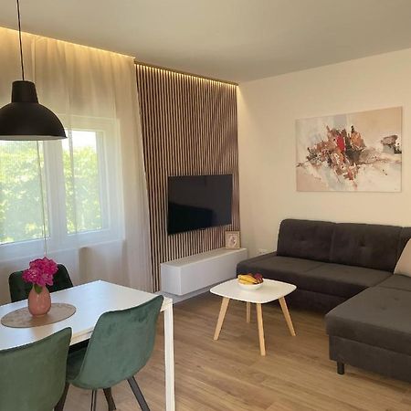 Penny Epetium Apartment Stobrec Bagian luar foto