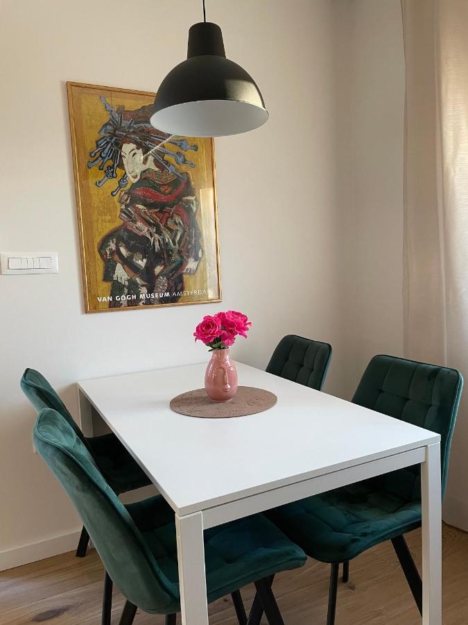 Penny Epetium Apartment Stobrec Bagian luar foto