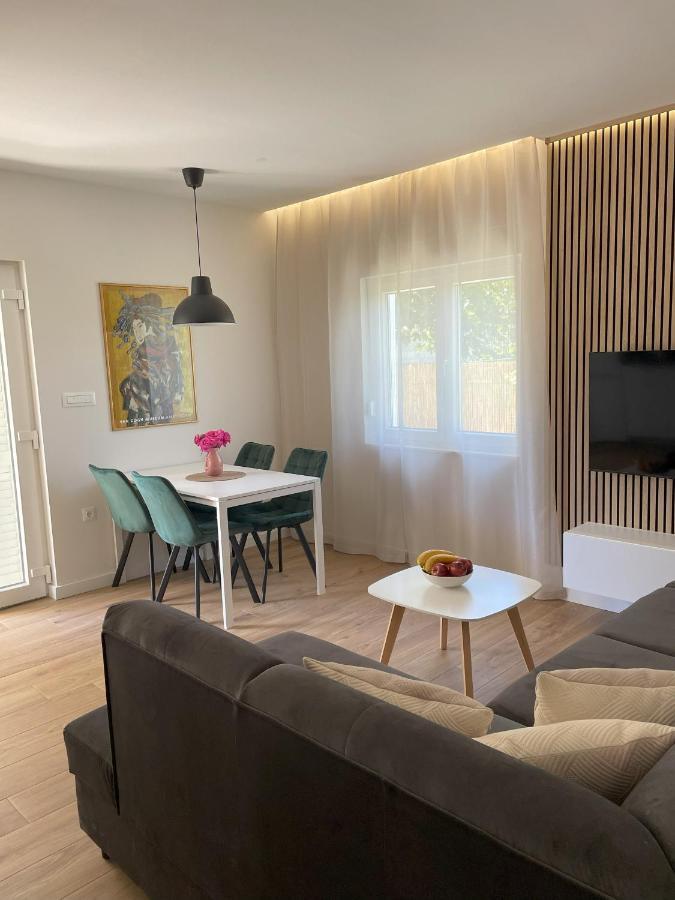 Penny Epetium Apartment Stobrec Bagian luar foto