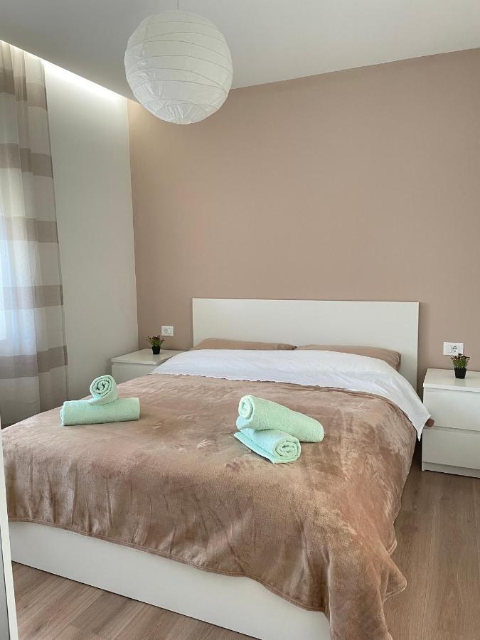 Penny Epetium Apartment Stobrec Bagian luar foto